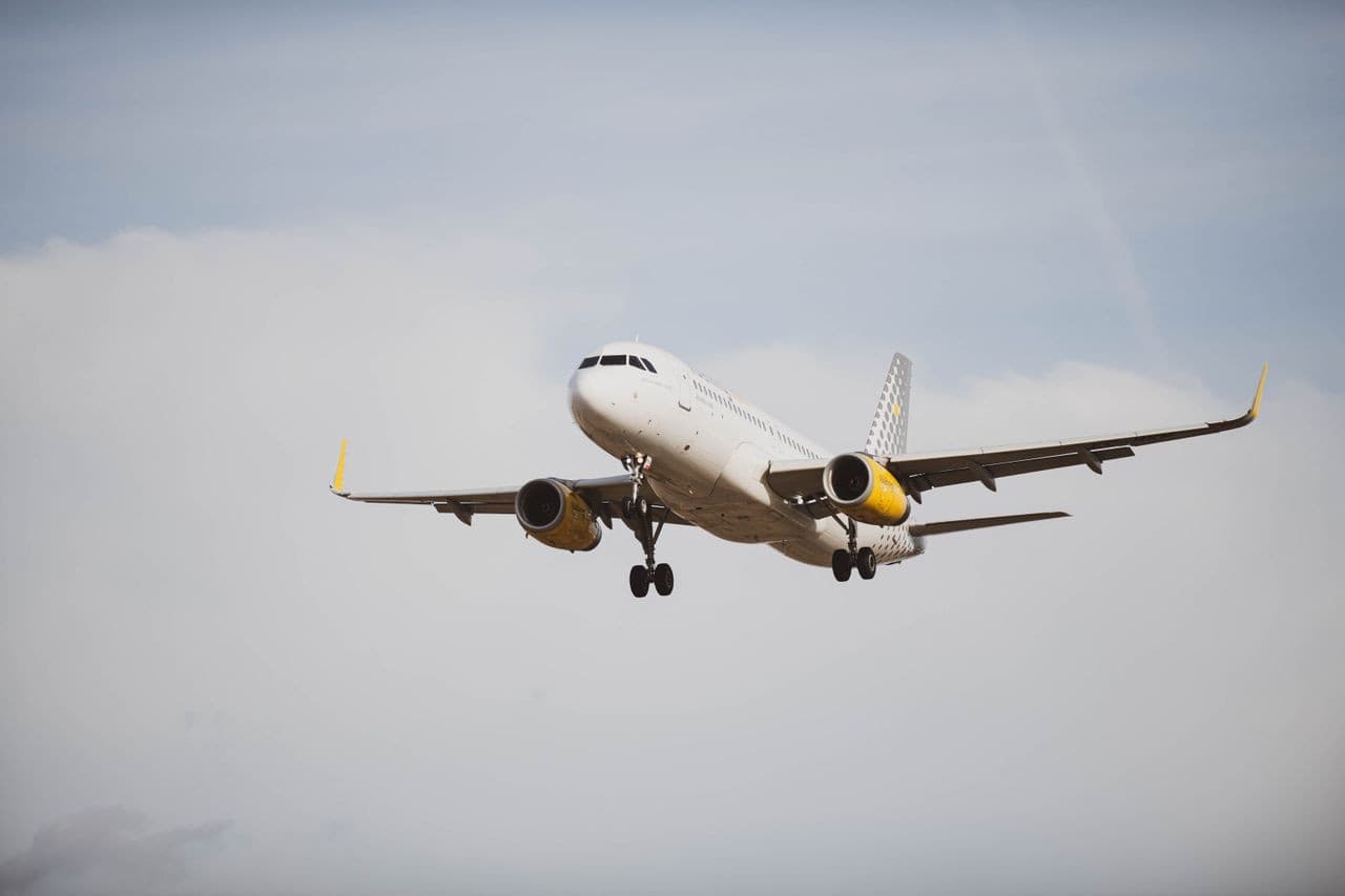 Vueling, la aerolínea más puntual de España durante el verano de 2025