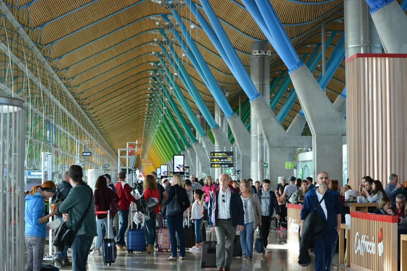 Asturias, Santiago y Bilbao, los aeropuertos más puntuales de España durante el verano