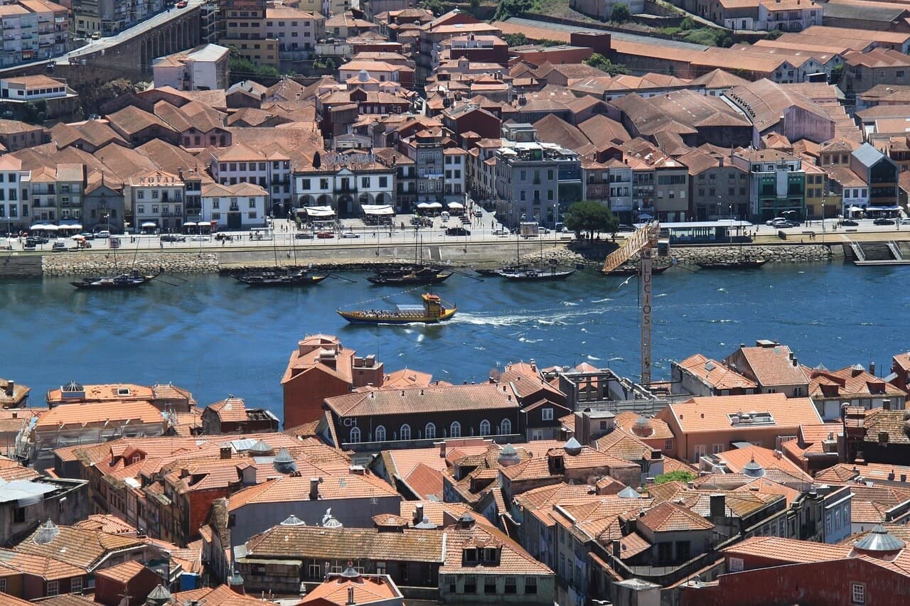 Guía del Aeropuerto de Oporto: terminal, metro, parking y cómo llegar al centro