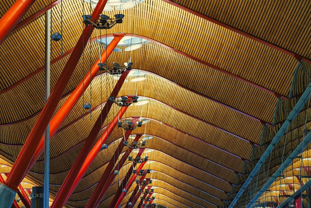 Guía del Aeropuerto de Madrid-Barajas: terminales, transporte, parking y servicios